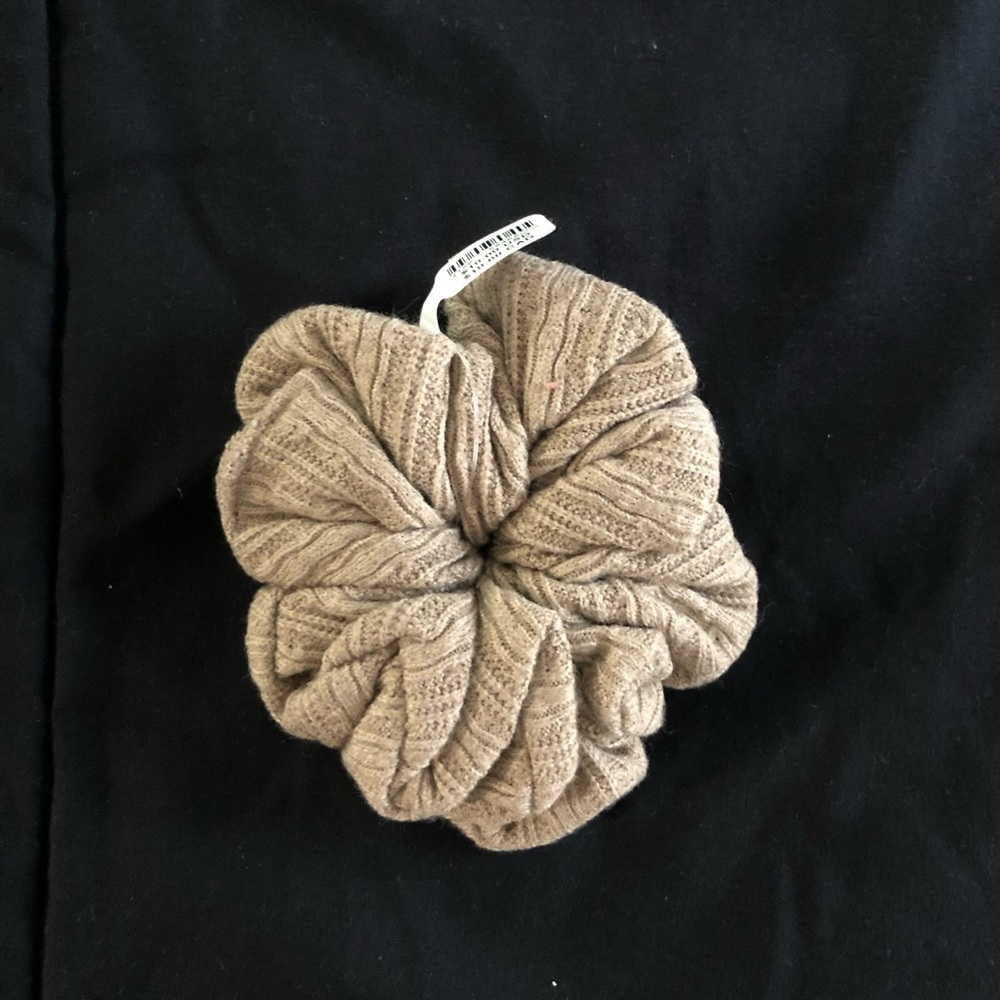 Anthropologie Brand New Chunky Scrunchies in Black, Beige, and Ivory!